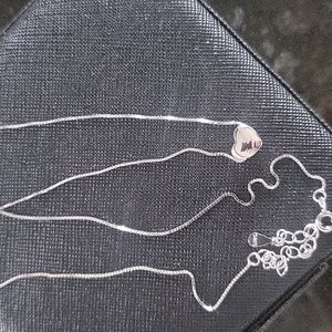TINY HEART PENDANT KNECKLACE